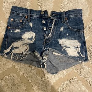 Levi’s short never worn size 24